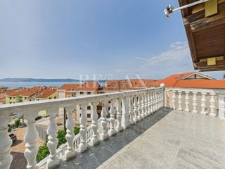 Crikvenica - hiša s 3 stanovanjskimi enotami