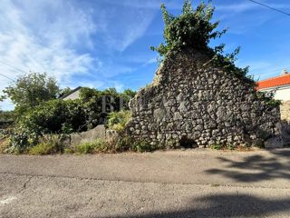 Bribir - Mirišće blizu centra