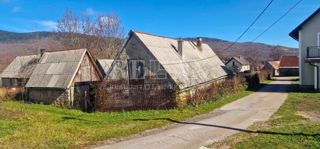 Krasno - hiša za prenovo z zemljiščem in dvema objektoma