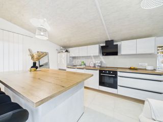 Kastav - hiša s 3 stanovanji in poslovnim prostorom