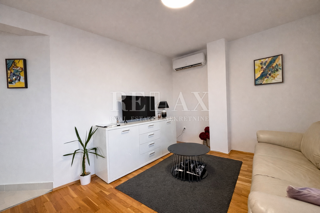 Novi Vinodolski - dvosobno stanovanje, parkirišče