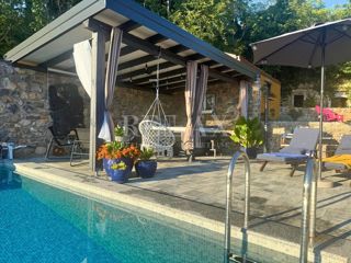 Bribir - hiša z bazenom in vrtom