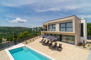 Bribir - novozgrajena vila s pogledom na morje