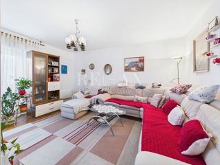 Crikvenica - stanovanje z garažo v širšem centru