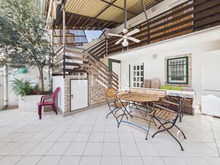 Novi Vinodolski - dve hiši v središču mesta