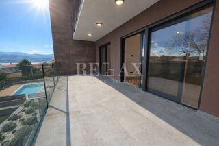 Rijeka, Kantrida - luksuzno stanovanje z 2 garažnima mestoma