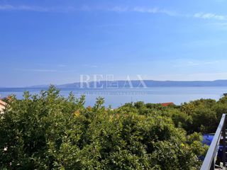 Novi Vinodolski, Povile - stanovanje z garažo 160 m od plaže