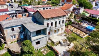 Bribir – Starejša Hiša z Začetimi Dela na Adaptaciji