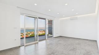 Crikvenica – novogradnja z razgledom, teraso in parkiriščem