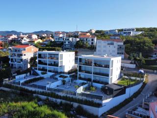 Crikvenica – novogradnja z razgledom, teraso in parkiriščem