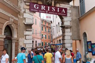 Rovinj – hiša z 2 stanovanji in poslovnim prostorom na ulici Grisia.