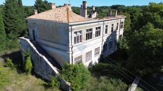 Istra, Kujići – Ugledna zgodovinska nepremičnina z visokim investicijskim potencialom