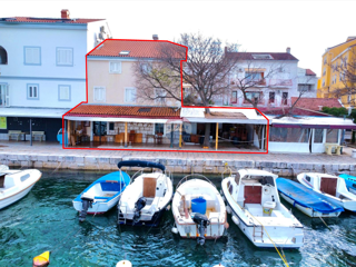 Crikvenica, Selce – hiša s poslovnim prostorom, prva vrsta ob morju