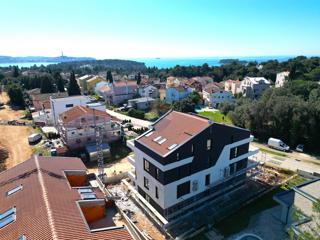 Rovinj – Stanovanje v novogradnji + parkirno mesto + vrt 200 m² – blizu morja