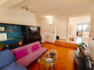 Stanovanje/Apartma Rovinj, 200m2