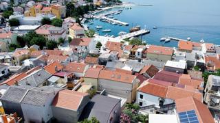 Crikvenica, Selce – hiša z dvema stanovanjema v središču