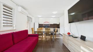 PULA, VIDIKOVAC – Stanovanje blizu plaže, lift