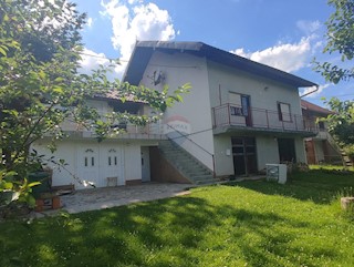 Hiša Nebljusi, Donji Lapac, 238m2
