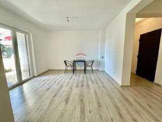 Crikvenica – prenovljeno dvosobno stanovanje z dvoriščem