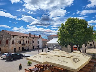 ISTRIA, SVETVINČENAT - Historic house with a courtyard near Kaštel.