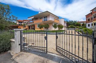 Istra, Rovinj – 7 km, Luksuzna vila, mirna lokacija – Parcela 1719 m²