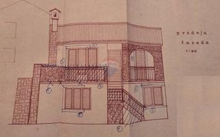 Istra, Rovinj, hiša z veliko teraso v središču, mirna ulica, blizu morja.