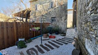 Istra, Buzet, prenovljena kamnita hiša