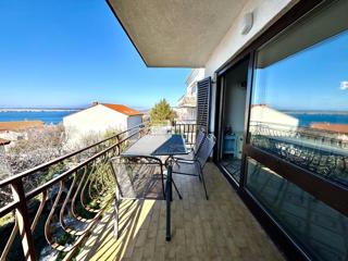 Crikvenica, Dramalj – Dvoetažni trisobni apartma s parkirnim mestom