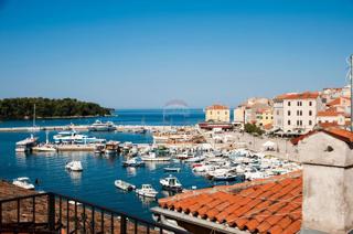 Istra, Rovinj, Center – Stanovanje na rivi, terasa, pogled na morje