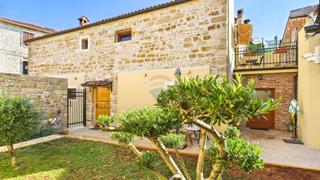 Istra, Buje – Elegantna kamnita hiša z vrtom v središču mesta,DDV vključen