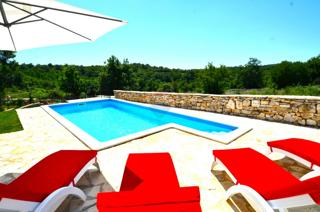 Istra, Rovinj, 9 km – pritlična hiša z bazenom na 490 m² zemljišča.