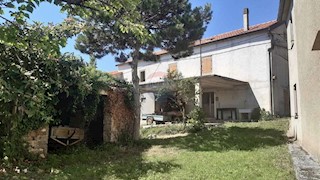 Hiša Krasica, Buje, 350m2