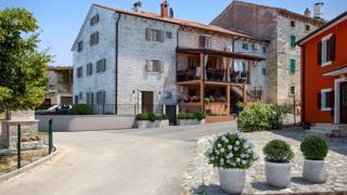 Istra, Buje, okolica – Kamnita hiša za obnovo z razgledom