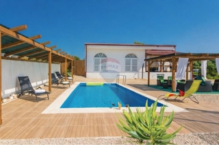 Hiša Kakma, Polača, 245m2