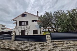 Hiša Turanj, Sveti Filip I Jakov, 498m2