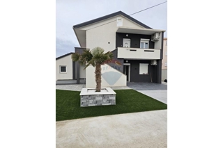 Hiša Novalja, 278m2