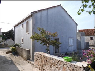 Samostojna hiša 175 m2 Gornji Humac, Brač