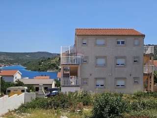 Apartmajska hiša s pogledom na morje, Rogoznica