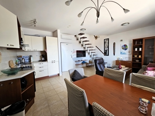 Dvoetažno stanovanje 71 m2, Rogoznica