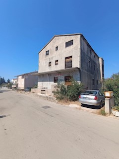 Hiša Vodice, 1.002m2