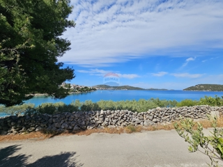 Hiša za rekonstrukcijo, 26 metrov od morja, Uvala Luka