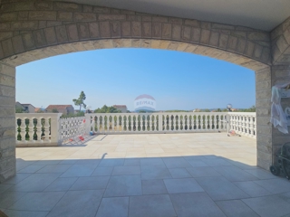 Stanovanje / Apartma Brodarica, Šibenik - Okolica, 176,92m2