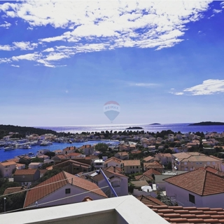 Apartmajska hiša s pogledom na morje, privez