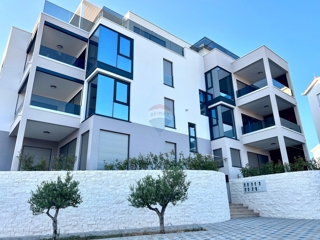 LUKSUZNO MODERNO OPREMLJENO STANOVANJE 98,33 m2 - PRIMOŠTEN