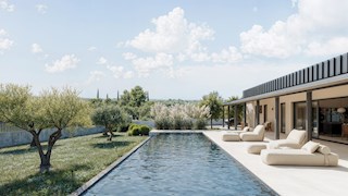 Luksuzna vila v gradnji s panoramskim razgledom – območje Buj, blizu meje s Slovenijo