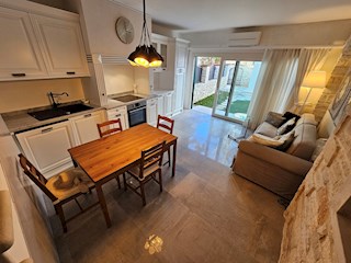 Nepremičnine Istra, prodam kamnitu hišo, Novigrad, Center