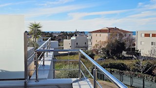 Nepremičnine Istra, prodajam stanovanje s strešno teraso, Novigrad