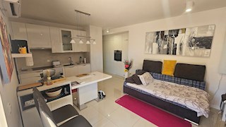 Nepremičnine Istra, prodajam stanovanje, blizu morja, Novigrad