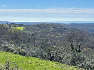 Gradbeno zemljišče s čudovitim pogledom na morje in gradbeno dovoljenje