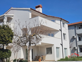 Banjole, hiša s tremi apartmaji in pogledom na morje
